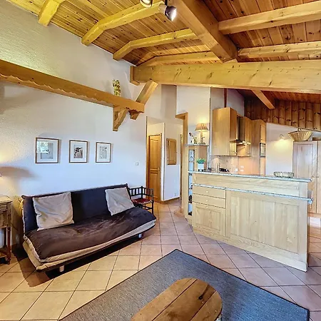 3 Pieces Equipe Avec Balcon Et Box Ferme, A 1,2 Km Du Centre De - Fr-1-560-141 Apartment Combloux