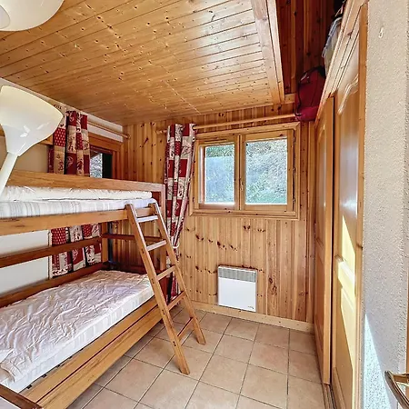 Apartment 3 Pieces Equipe Avec Balcon Et Box Ferme, A 1,2 Km Du Centre De - Fr-1-560-141